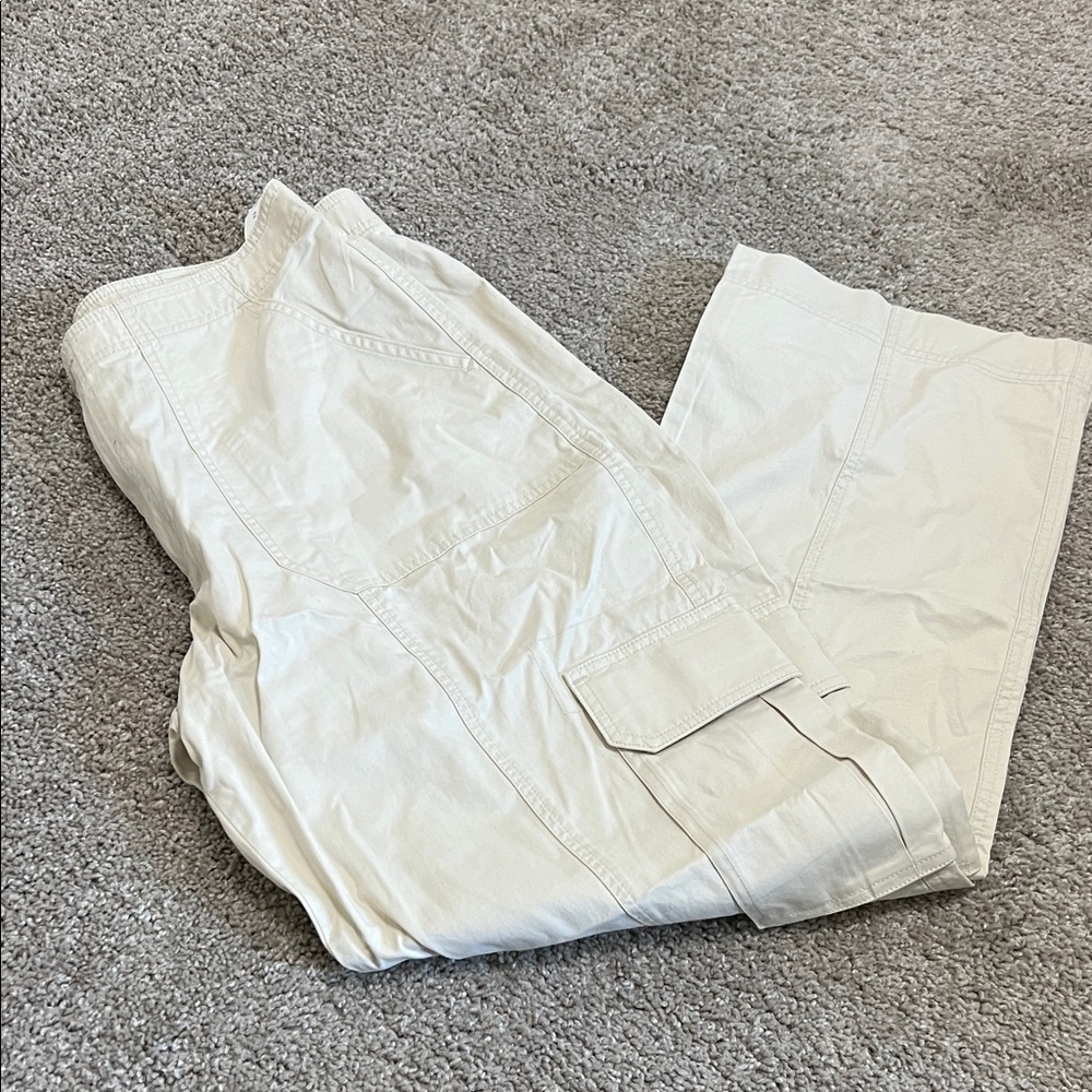 Abercrombie & Fitch Women's Cream Straight Leg Pants